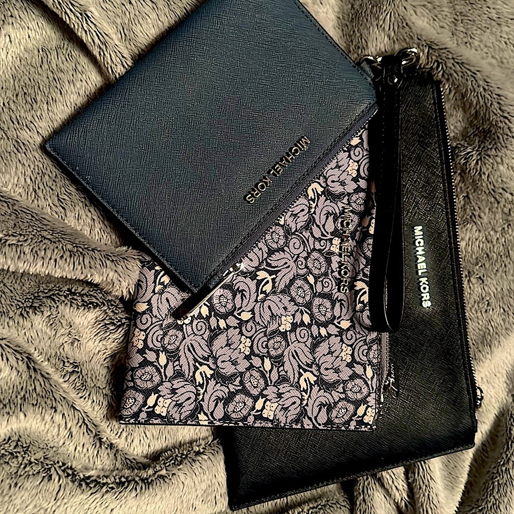 3 bag wristlet